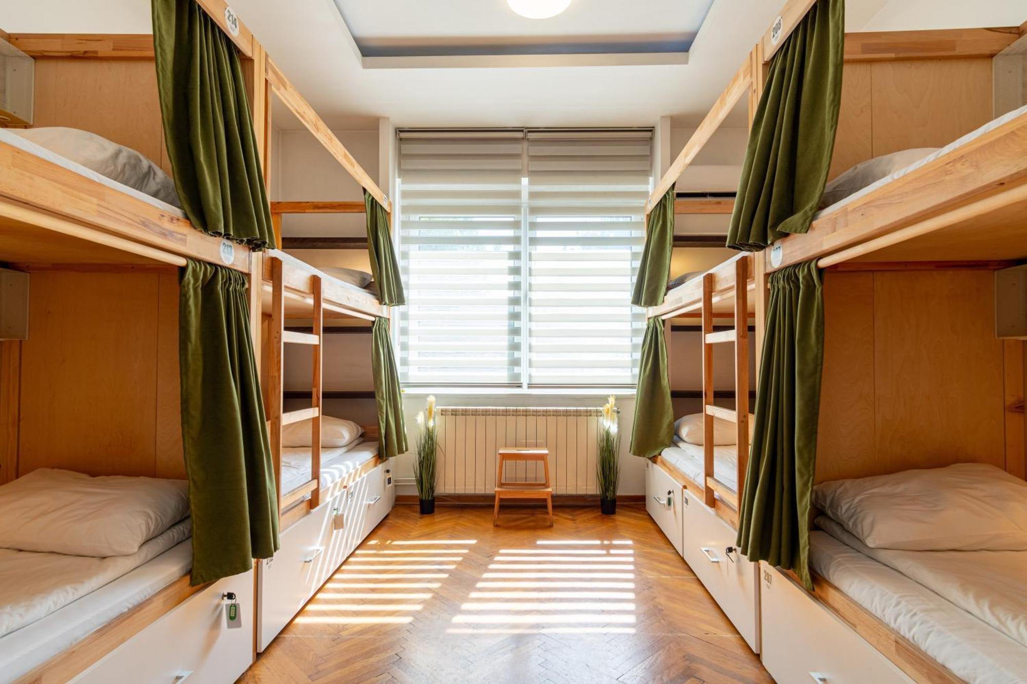 Cabbage Hostel Белград Екстер'єр фото
