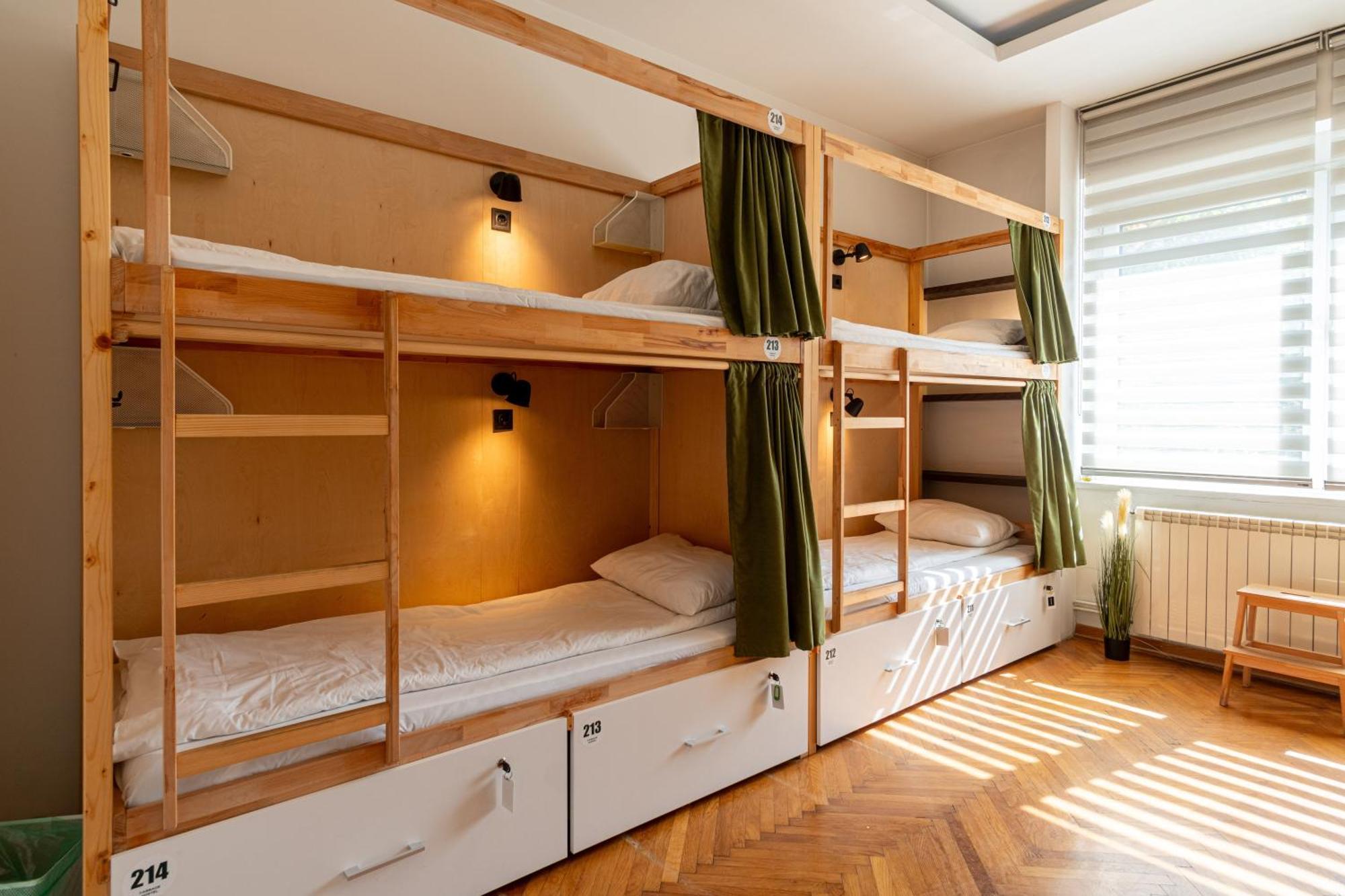 Cabbage Hostel Белград Екстер'єр фото